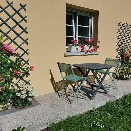 Les Nids De La Baie Bed & Breakfast Favieres  Exterior photo